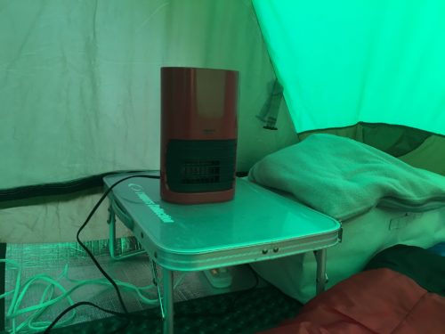 テント内にセラミックファンヒーターは最強かも 冬キャンプに強力な味方 結露対策にも だんご3兄弟と一緒に Let S Camp