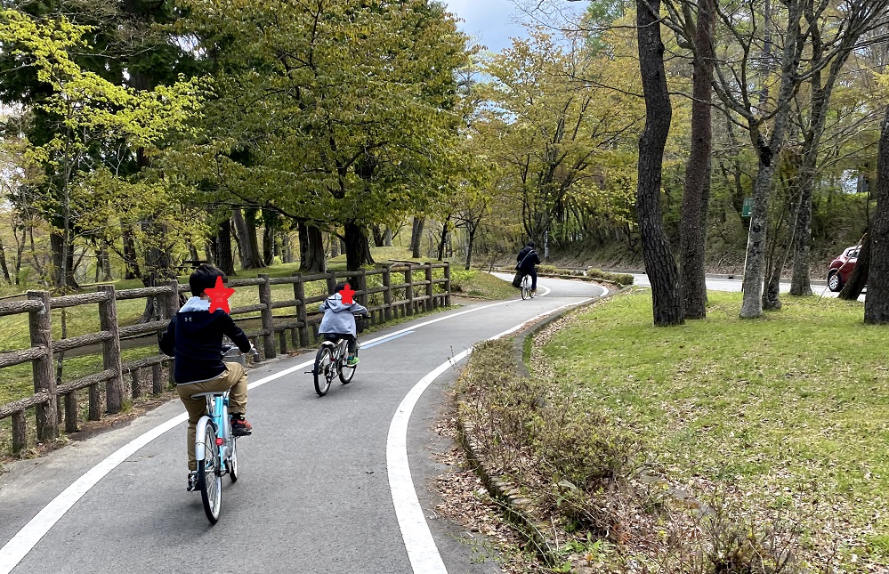 富士山を眺めながら山中湖を一周 小学1年生でも大丈夫 子どもとサイクリングを楽しもう だんご3兄弟と一緒に Let S Camp