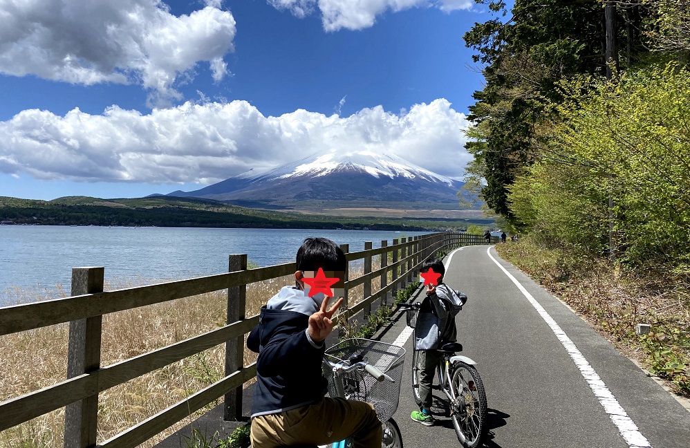富士山を眺めながら山中湖を一周 小学1年生でも大丈夫 子どもとサイクリングを楽しもう だんご3兄弟と一緒に Let S Camp